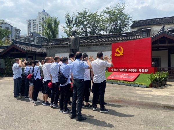 傳承恩來精神    汲取前行力量 ——潔華控股開展“七一”主題黨日活動